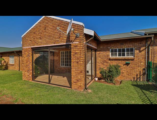 2 BEDROOM SECTIONAL TITLE FOR SALE IN SUNAIR PARK